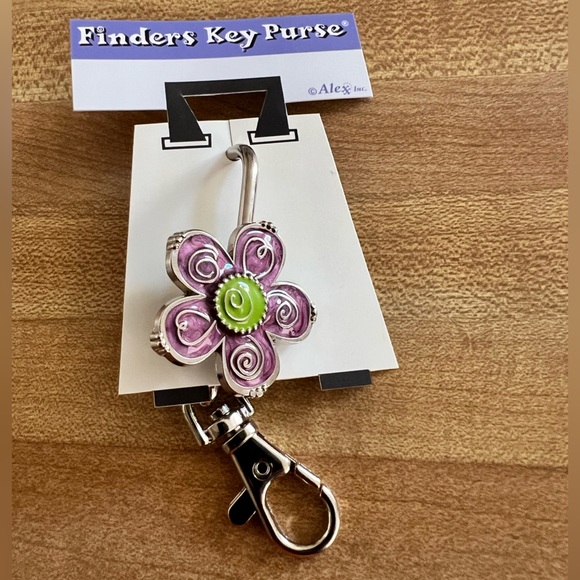 Purple Swirl Flower Key Finder - Picture 2 of 8